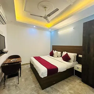 S R Palace - Free Airport Drop For Minimum 05 Nights - 5 Mins From Igi & Domestic Airport Delhi New Delhi